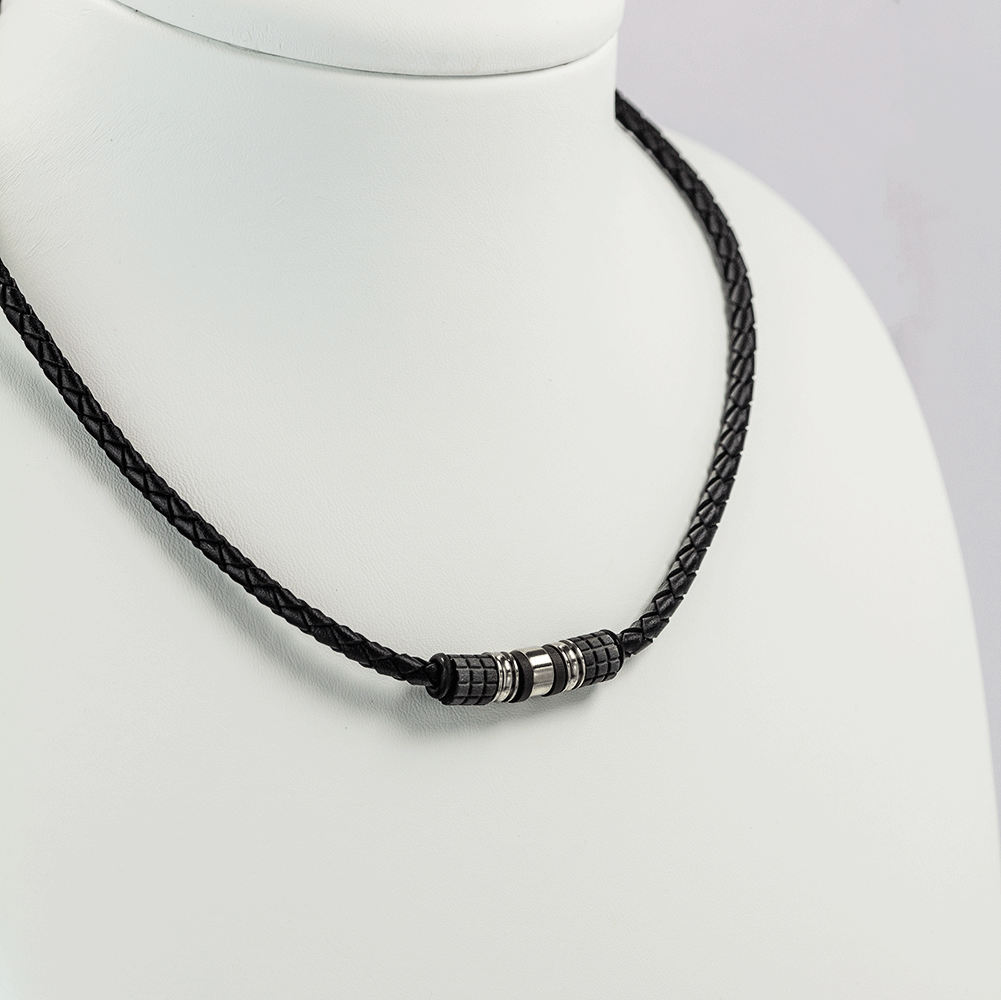 Collier aus Leder und Edelstahl mit Carbon-Element 48 cm