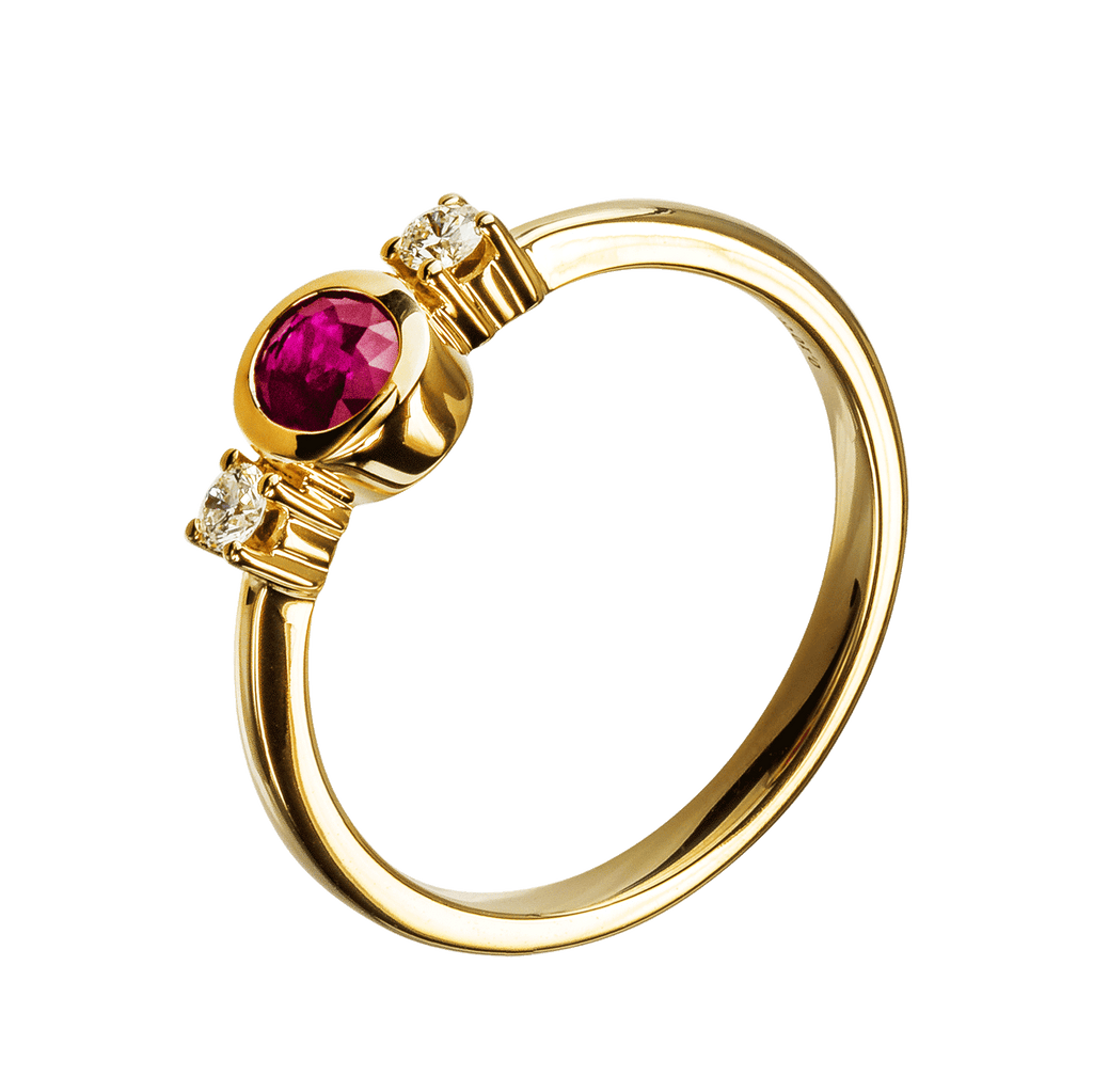 Ring aus 585 Gelbgold mit einem Rubin und zwei Diamanten